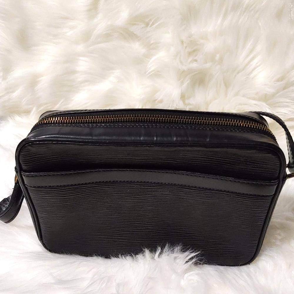 Louis Vuitton Black Epi Leather Shoulder Bag - Picture 5 of 15